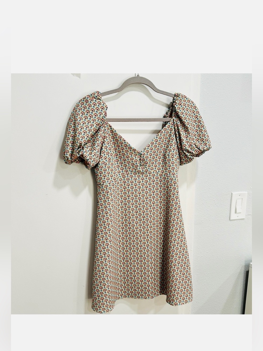 Alice + Olivia Patterned Puff Sleeve Mini Dress